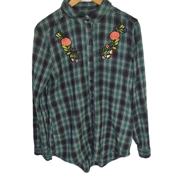 Abound Green Long Sleeve Button Down Flannel w/ Floral Embroidery Size M… - Picture 1 of 7